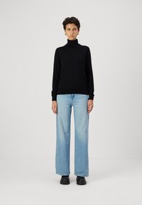 GAP Pulóver - black