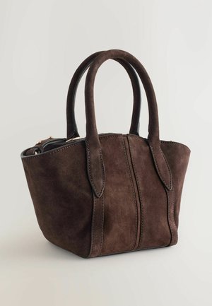 Ruda zomšinė rankinė su dviem rankenomis, viršutinė siūlė ir plokščia apačia. Lygios odinės detalės palei kraštus ir siūles.