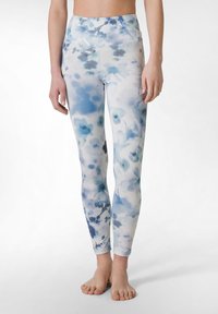 Hoge taille legging van een zachte, rekbare stof met een lichtblauw bloemenpatroon, een gladde textuur en een figuur-hugging ontwerp.