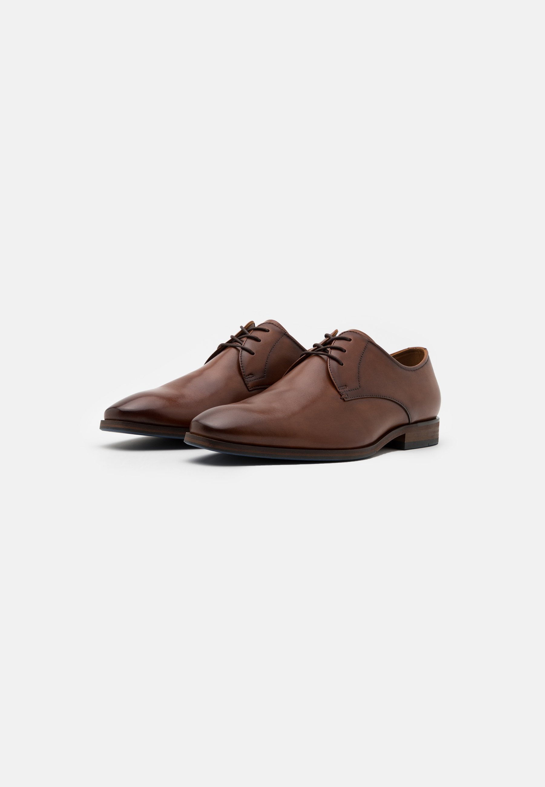 Steve Madden BILLIARD Pensko med snøring tan Zalando.no Ted Baker TRVSS Pensko med snøring tan Zalando.no