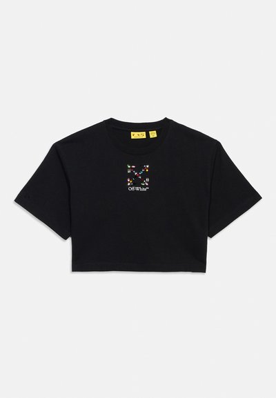 Μαύρο κοντομάνικο T-shirt cropped, με μικρό πολύχρωμο λογότυπο θεματικής χάπι και κείμενο «Off-White» στο κέντρο μπροστά.