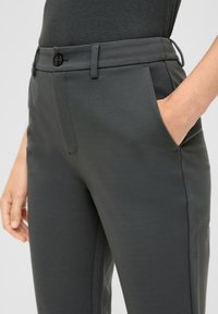 s.Oliver CIGARETTE AUS HEAVY  - Chino - olivgrün