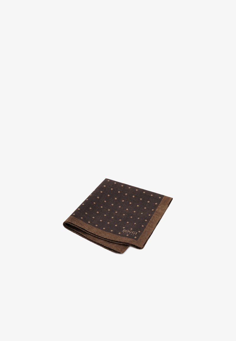 Pochette marron pliée avec de petits pois marron clair et une bordure marron plus foncée, avec le logo "Boggi".