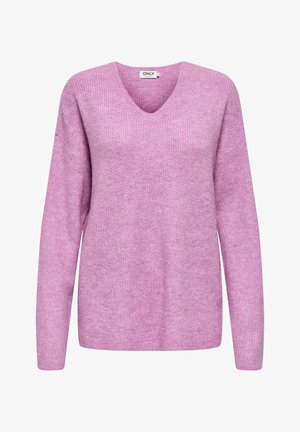 Mīksts, ribots džempera džemperis ar viegli violetu nokrāsu, ar gariem piedurknēm un V-veida izgriezumu, uz balta fona.