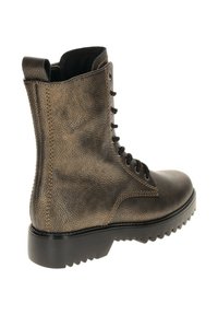 Bruine leren enkellaars met gestructureerde afwerking, ronde neus, vetersluiting en chunky rubberen zool met een profiel.