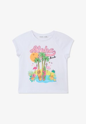 T-shirt bianco a maniche corte con la scritta "Aloha Beach" e grafiche colorate di palme, fenicotteri, tavole da surf e fiori tropicali.
