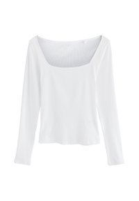 Top blanco de manga larga con escote cuadrado, confeccionado en tejido de canalé, con un diseño ajustado y textura suave. Sin elementos metálicos visibles.