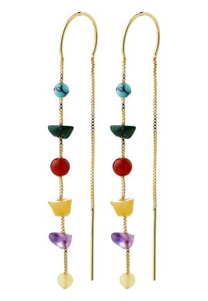 Orecchini a filo dorato con perline colorate allineate verticalmente: turchese, verde scuro, rosso, giallo, viola e giallo chiaro.