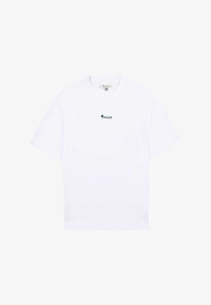 Wit T-shirt met korte mouwen en ronde hals, met een klein groen boomlogo en de tekst "FAGUO" gecentreerd op de borst.