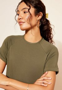 Friends Like These REGULAR FIT - STRAIGHT SHORT SLEEVE - Trikotaažkleit - green