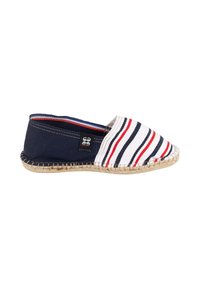 Espadrille en toile bleu marine avec une tige en tissu rayé rouge, blanc et bleu marine. Semelle en jute avec des détails cousus à la main le long du bord.