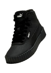 Adidași negri tip high-top din piele texturată, cu guler căptușit, vârf rotund și talpă cu caneluri contrastante. Logo-ul este afișat proeminent.