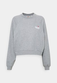 Grå kort sweatshirt med långa raglanärmar. Har en vit "Levi's"-logga med ett rött hjärta. Mjuk textur, ribbad fåll och ärmslut.