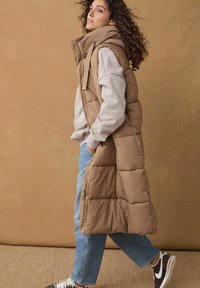 Next PADDED  - Weste - toffee brown