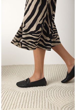 Fred de la Bretoniere, Scarpe senza lacci - round