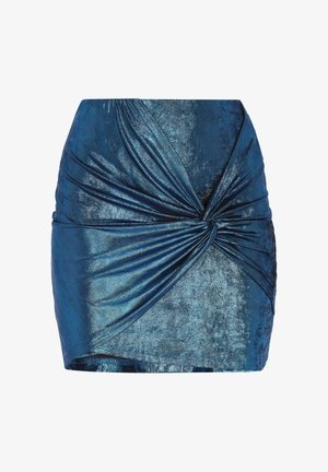 Lesklá modrá mini sukně s nařasenou látkou stočenou do uzlu vpředu, vytvářející záhybový, texturovaný efekt.