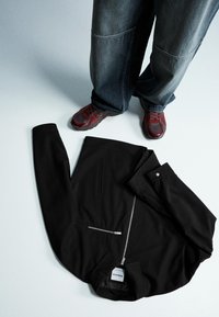 Bershka OVERSHIRT ZIP-UP - Lagana jakna - black