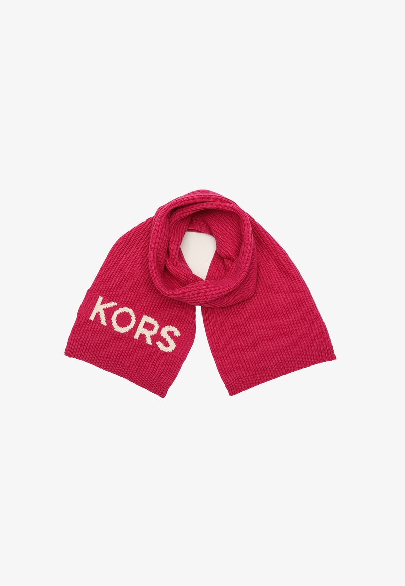 Écharpe rose à côtes avec le mot "KORS" en blanc, dotée d'une texture douce et d'une forme longue et rectangulaire.