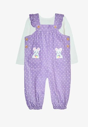 Salopete din catifea de culoare mov cu buline albe. Bretele cu volane, butoane din lemn și două buzunare frontale cu modele brodate de șoareci.