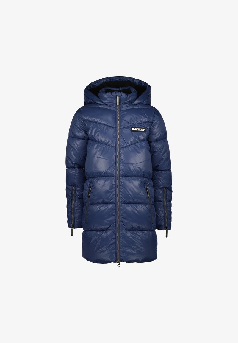 Doudoune bleu marine avec capuche, fermeture éclair intégrale, design matelassé, et deux poches latérales zippées. Présente un logo noir sur la poitrine.