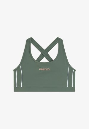 Reggiseno sportivo verde con spalline incrociate sul retro, strisce verticali bianche ai lati e logo "FREDDY" rosa chiaro al centro davanti.