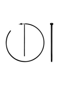 Schwarzes Kunststoffrohr in Spiralform und ein gerader Stab, mit einem Anschluss an einem Ende. Glatte Oberfläche, minimales Design, geeignet für verschiedene Anwendungen.