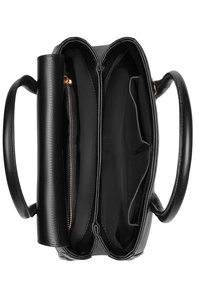 Sac à main en cuir noir avec deux compartiments principaux, une poche zippée dans une section, et une poche ouverte dans l'autre, avec deux poignées.