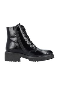 Bottines en cuir verni noir avec une semelle épaisse, présentant un devant à lacets et une fermeture éclair sur le côté pour un accès facile. Fini texturé et brillant.