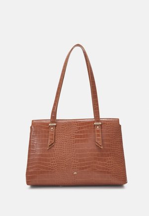 Sac à main rectangulaire marron avec texture crocodile, deux longues anses et un petit logo doré au centre avant sur fond blanc.