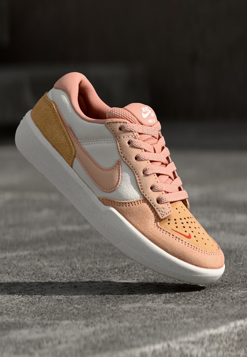 Nike SB Baskets basses écru