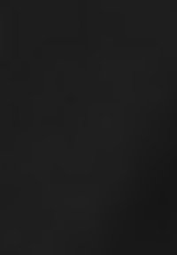 Tissu noir à la texture douce et mate, avec des accents subtils en motif. La surface présente diverses formes et figures géométriques.