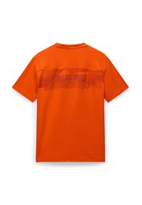Orange bomulds t-shirt med korte ærmer, der har et struktureret grafikdesign og branding på ryggen. Elegant finish og standard rund hals.
