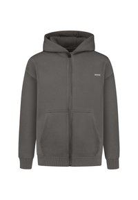 Sudadera con capucha con cremallera en gris oscuro, presenta una cremallera delantera, dos bolsillos laterales y puños y dobladillo acanalados. El material parece suave y texturizado.