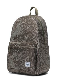Zaino marrone con motivi a linea bianca, materiale in tessuto, una tasca frontale, zip verde e manico superiore. Presenta un'etichetta con logo sulla parte anteriore.