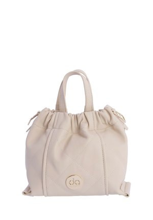 Bolso de mano de cuero beige acolchado con parte superior fruncida, asas cortas, detalle del logo dorado y costuras decorativas. Compacto, de textura suave.
