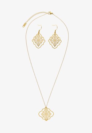 Aranyszínű nyaklánc és hozzáillő fülbevalók, finom virágmintás filigrán díszítéssel, vékony láncokon és kampókon.