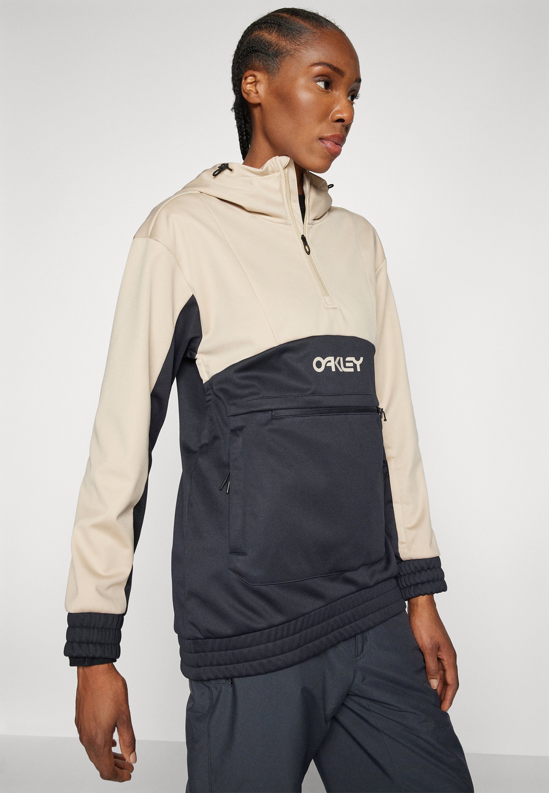 上Oakley / 下North face 上Oakley / 下North face（Palace x Oakley Nitrofuel Jacket