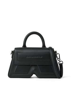 Crna strukturirana torba s vršnom ručkom, odvojivim remenom za rame i utisnutim logotipom "Karl Lagerfeld" na prednjoj preklopnoj strani.