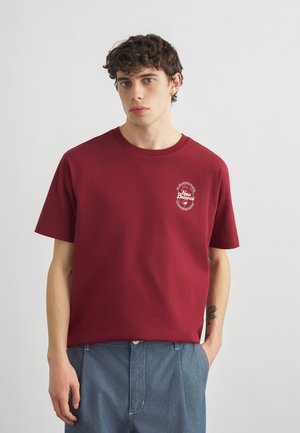 TEE - Nyomott mintás póló - mercury red