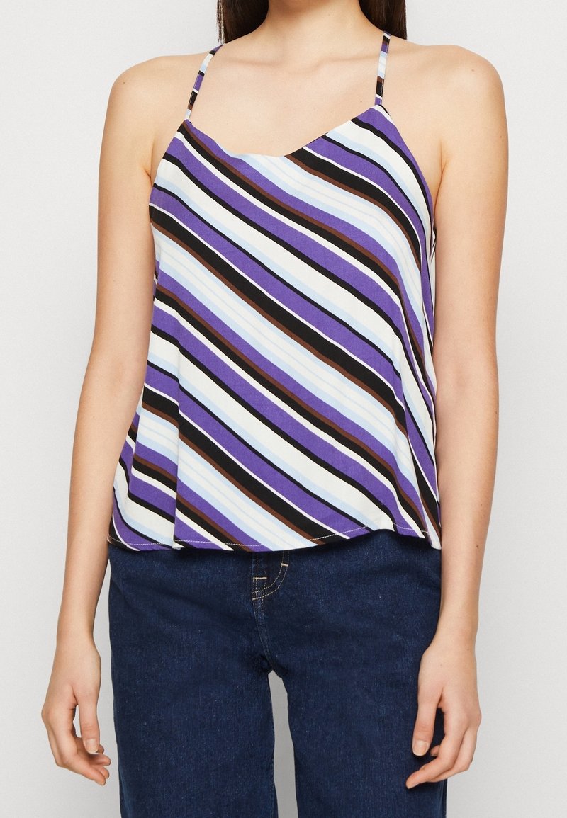Top in satin con spalline sottili e regolabili, caratterizzato da strisce diagonali in viola, blu e nero, con orlo a punta.