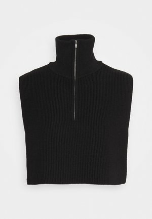 Czarny prążkowany dzianinowy bezrękawnik z golfem i srebrnym przednim zamkiem błyskawicznym, zaprojektowany jako warstwa do noszenia.