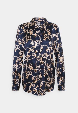 Marineblauwe satijnen blouse met lange mouwen, beige touw- en knoopmotief, knoopsluiting en een klassieke kraag.