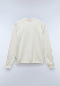 Sweatshirt beige clair à manches longues, col rond, avec des poignets et un ourlet côtelés. Présente une texture tricotée subtile et une étiquette de marque sur le côté gauche.