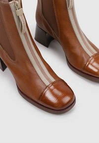 Hispanitas Botines con plataforma - camel
