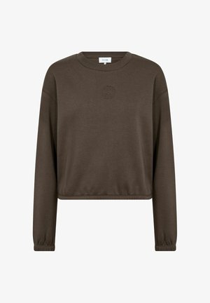 Hnedý skrátený sveter vyrobený z mäkkej tkaniny, s okrúhlym výstrihom, dlhými rukávmi a jemne vyšitým logom na hrudi.