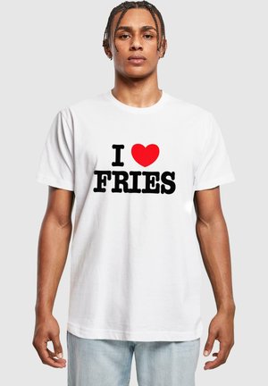 Hvit bomulls t-skjorte med fet svart tekst "I ♥ FRIES" med et rødt hjerte-symbol. Korte ermer og rund hals. Løs passform.
