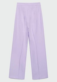 Licht paarse wijde broek met een gladde textuur. Heeft twee voorplooien en een middellange tailleband. Gemaakt van rekbare stof.