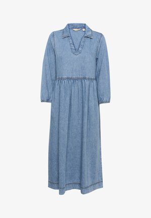 Denimové šaty ve světle modré barvě s límečkem, dlouhými nafouknutými rukávy a nařaseným pasem. Obsahují detaily bočního švu.