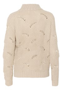 Pull en tricot beige avec un col montant, présentant des motifs en tricot ouvert. Manches à bords-côtes et ourlet côtelé, texture épaisse et coupe ample.
