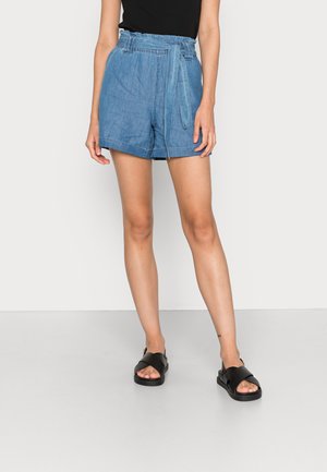 ONLBEA SMILLA LOOSE - Pantaloni scurți din denim - medium blue denim